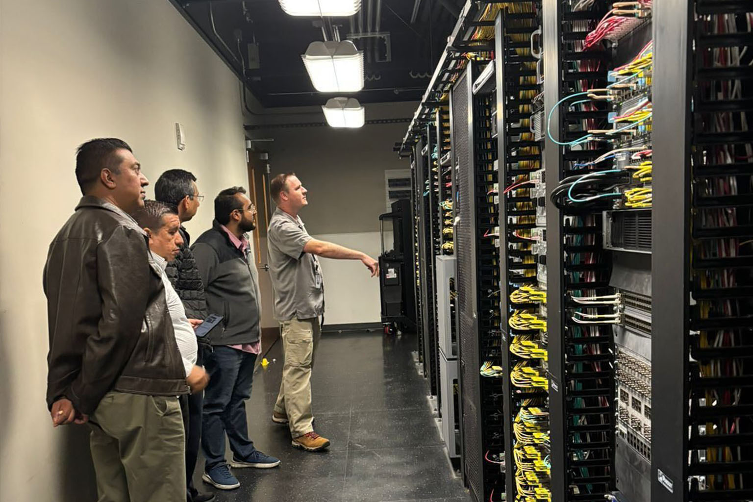 Cover image for the article "VPS vs Shared Hosting"